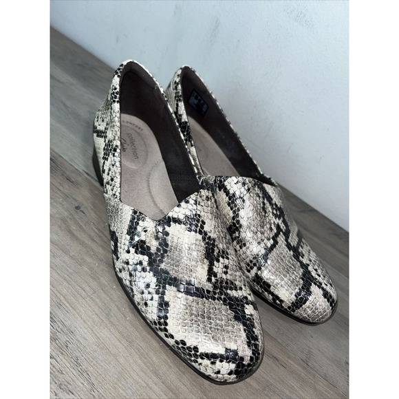 Clarks Collection Taupe Snakeskin Slip-On Loafers Women's Size 7 M Black and Tan - Picture 2 of 10
